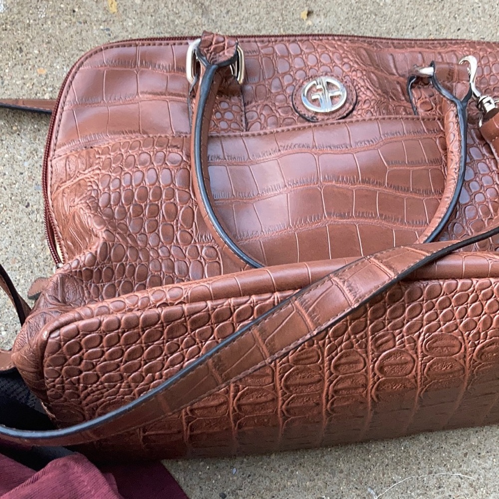 Gianibernni Purse really nice shape
